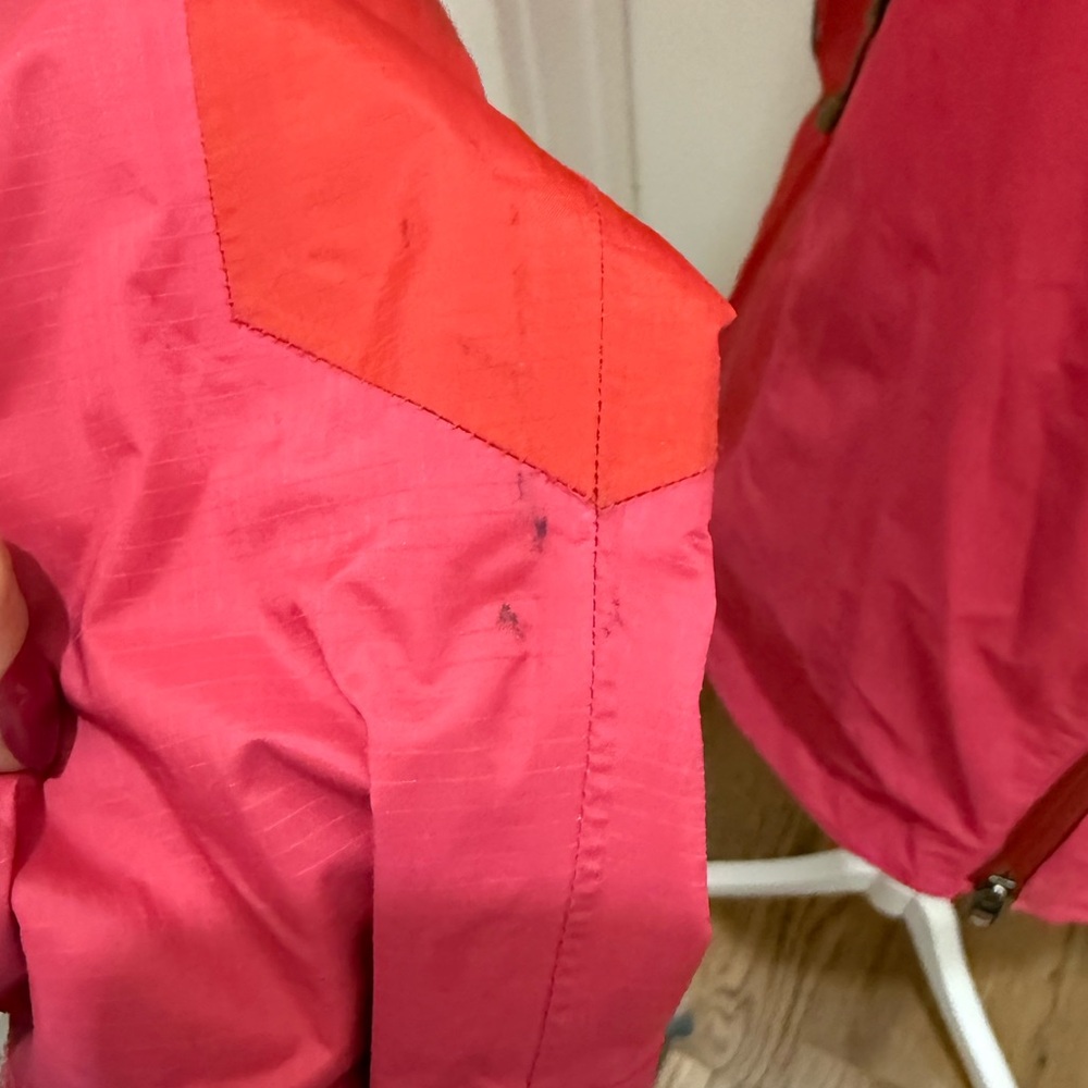 Patagonia Women’s Red Hooded Rain Jacket - Picture 12 of 12